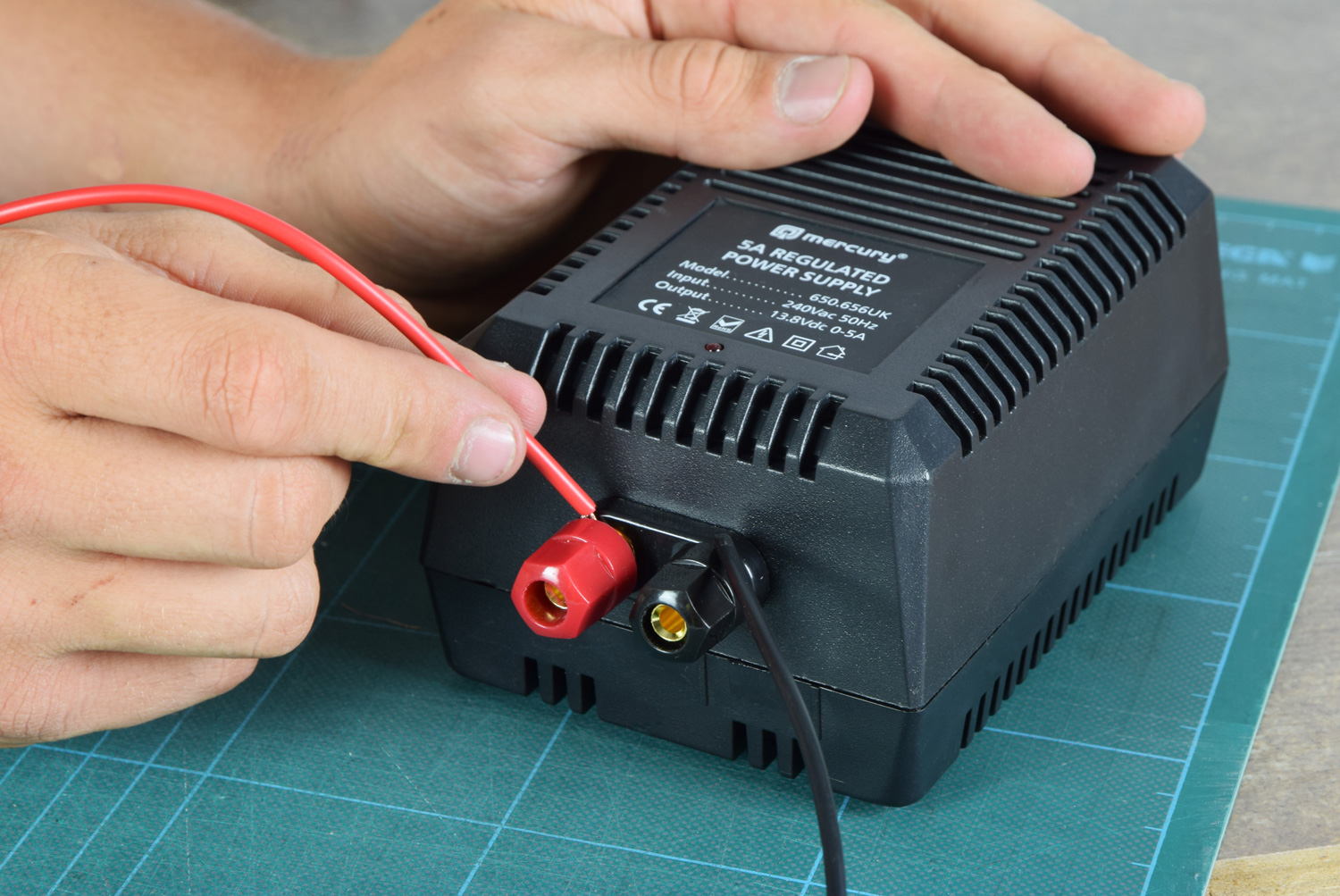 Uk Version Mercury Switch Mode 5a 13 8v Bench Top Power Supply New